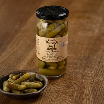 קורנישונים בחוץ  - תמונה נוספת